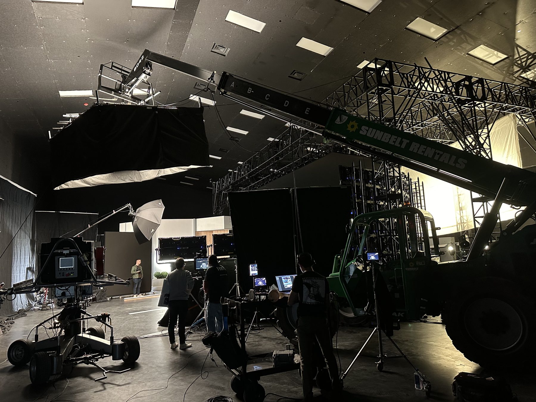 Stage build with condor lift