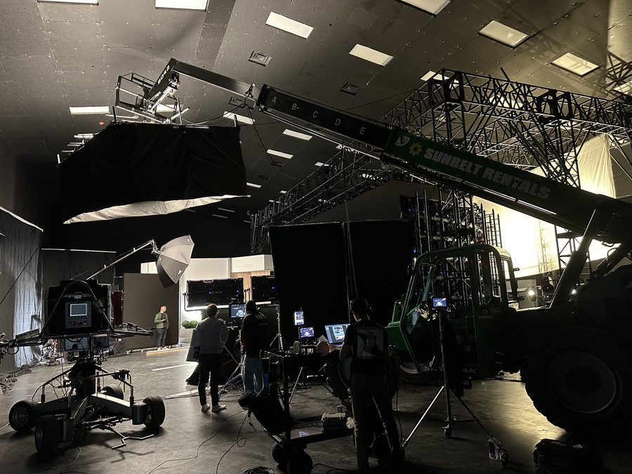 Stage build with condor lift